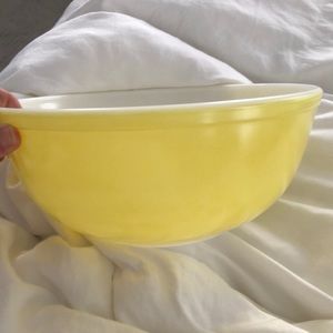 Pyrex large bowl